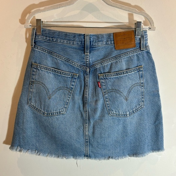 LEVI’S Sz 27 Rib Cage Raw Hem Mid Wash Button Fly Denim Jeans Mini  Skirt - Picture 3 of 9